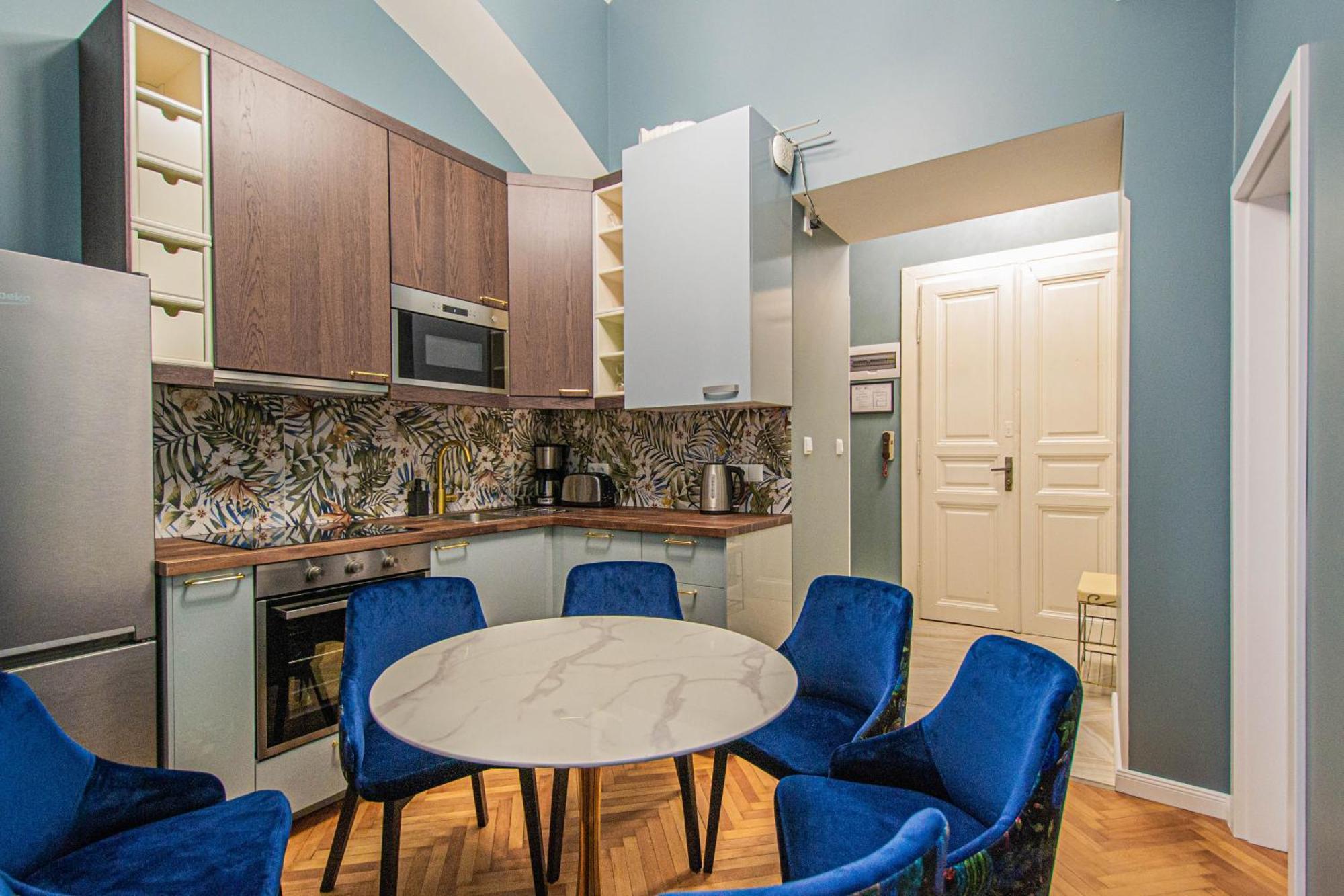 4bdr Old Town Flat By Church Of St Anne * Praha