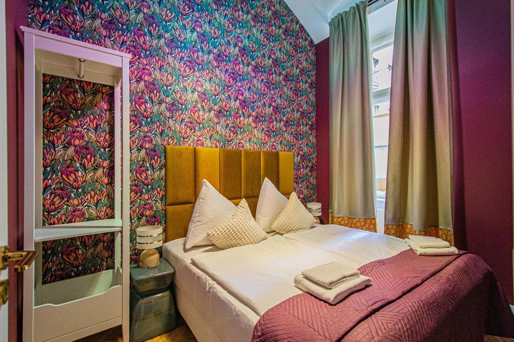 4bdr Old Town Flat By Church Of St Anne * Praha