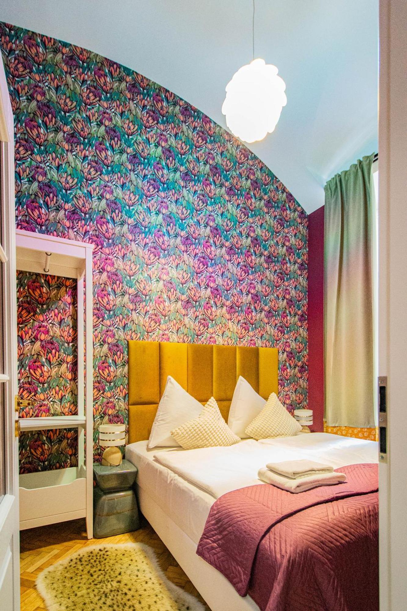 4bdr Old Town Flat By Church Of St Anne * Praha