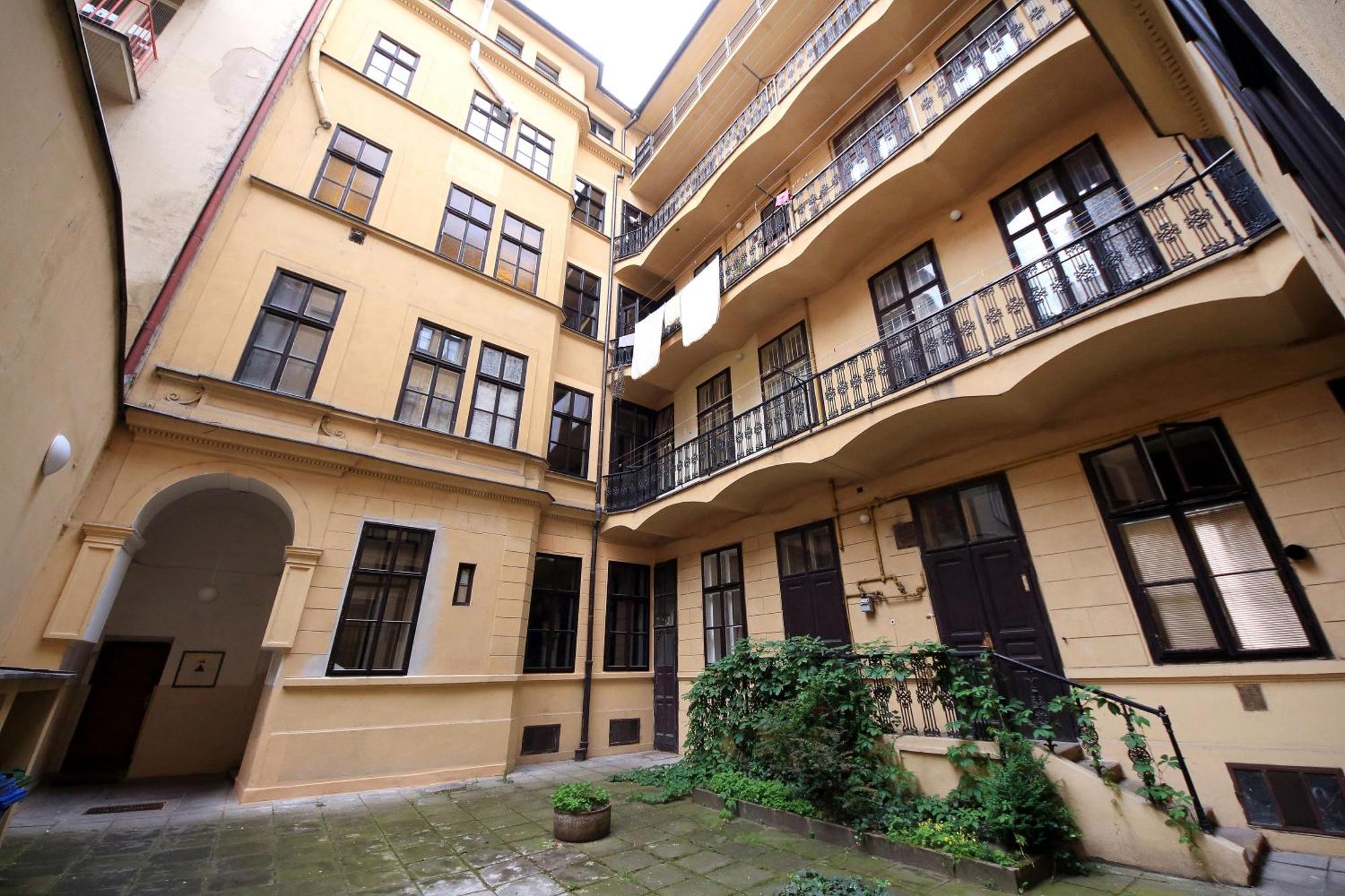4bdr Old Town Flat By Church Of St Anne Lägenhet *